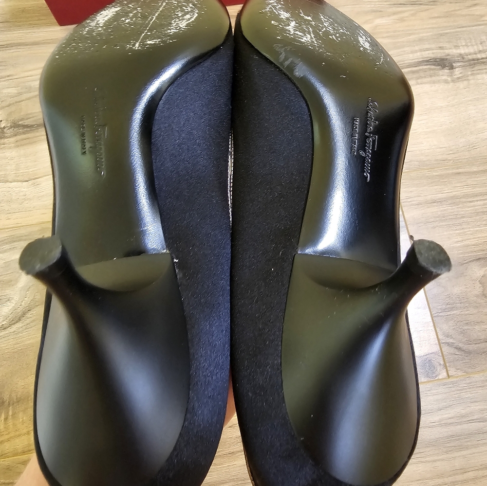Salvatore Ferragamo satin heels with crystals - Picture 7 of 15